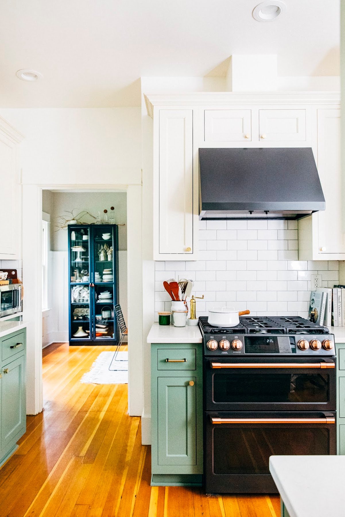 love this except white wallswhat's another color?  Green cabinets, Green  kitchen, White kitchen appliances