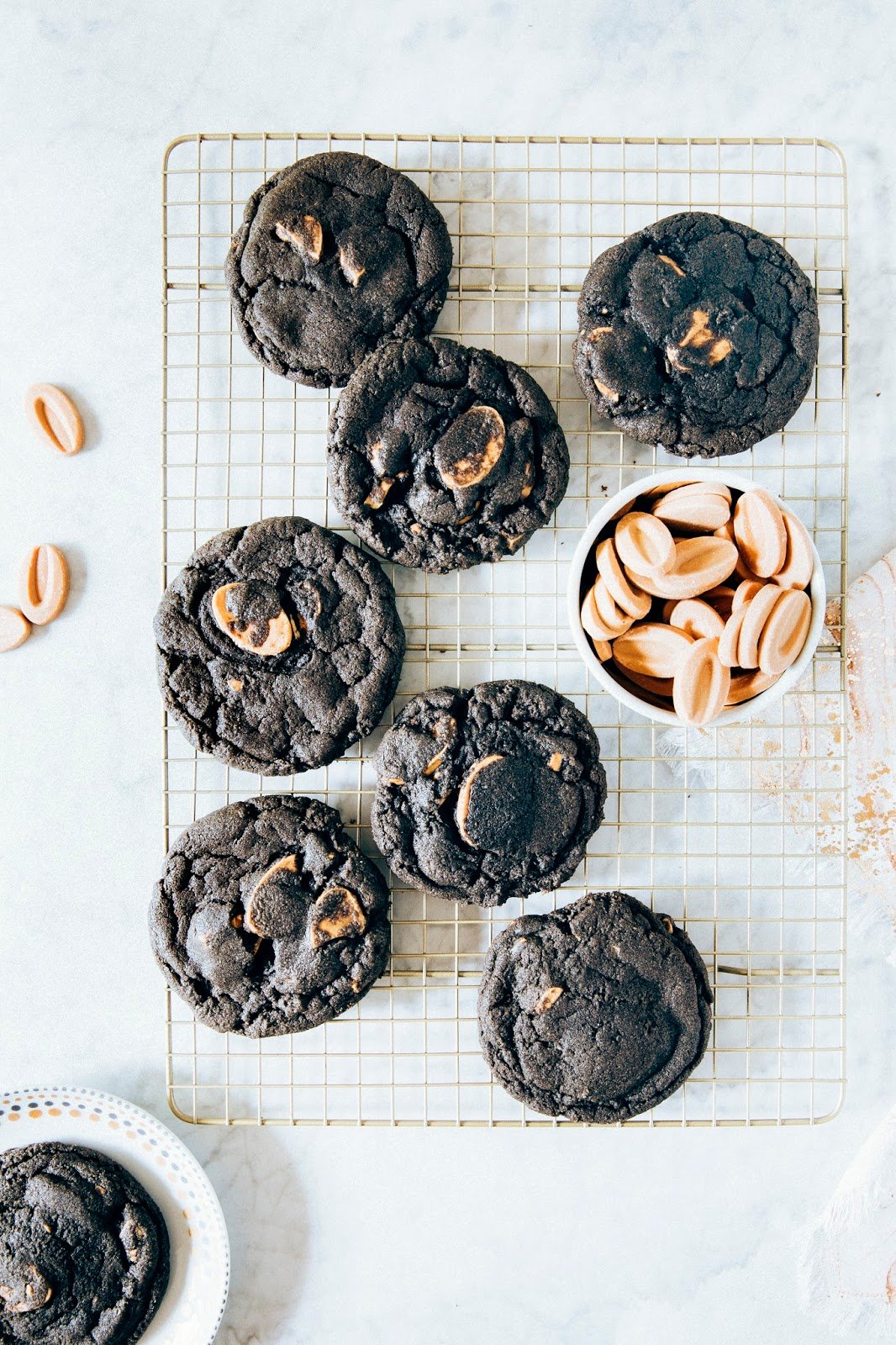 black tahini and dulcey chocolate chip cookies » Hummingbird High