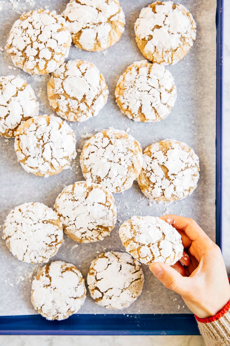brown butter chai crinkle cookies